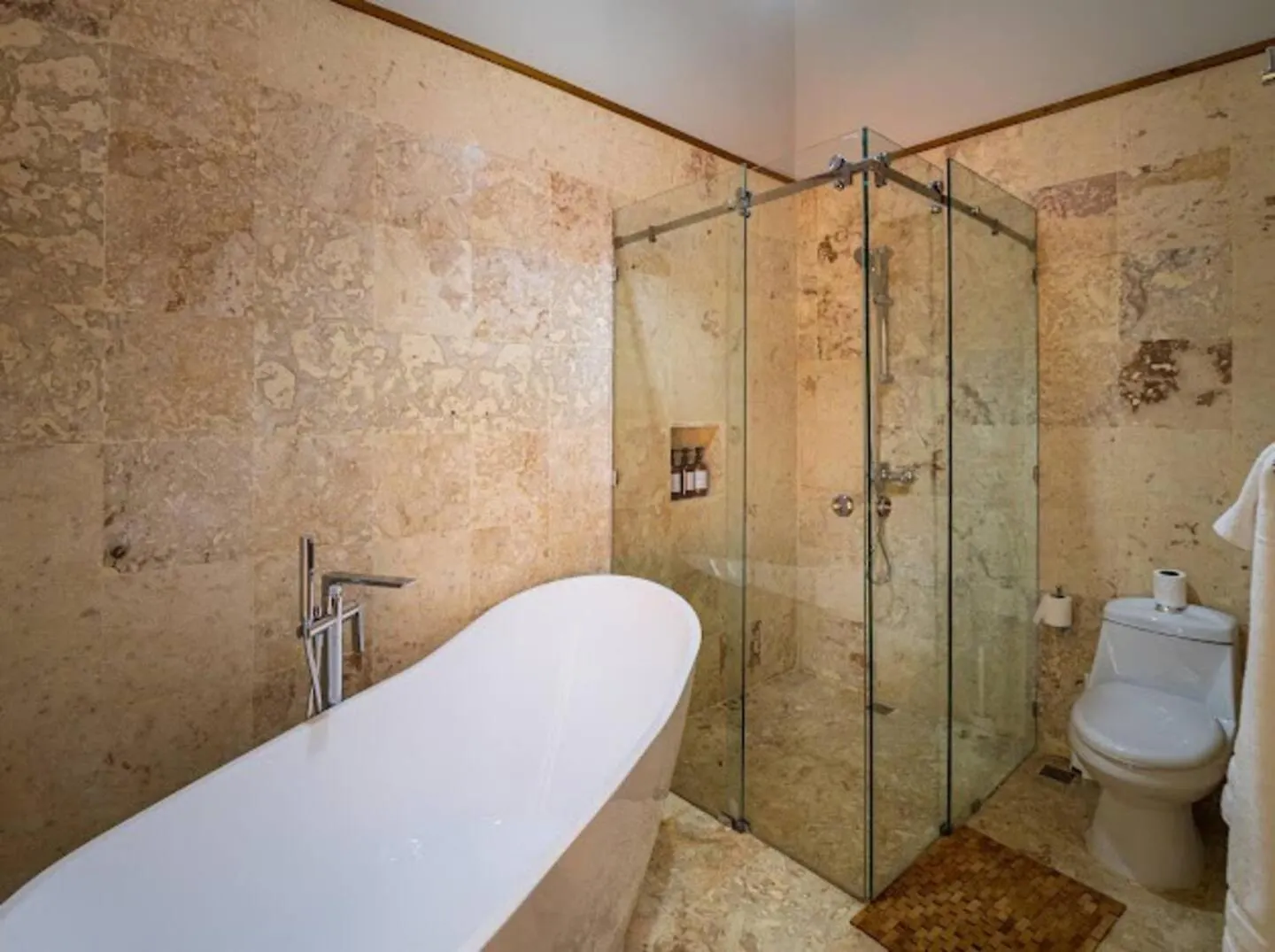 Modern 6 Bedroom Villa With Hot Tub Sosúa