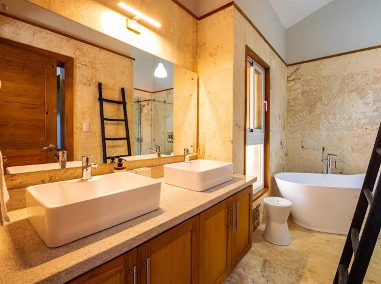 Modern 6 Bedroom Villa With Hot Tub Sosua