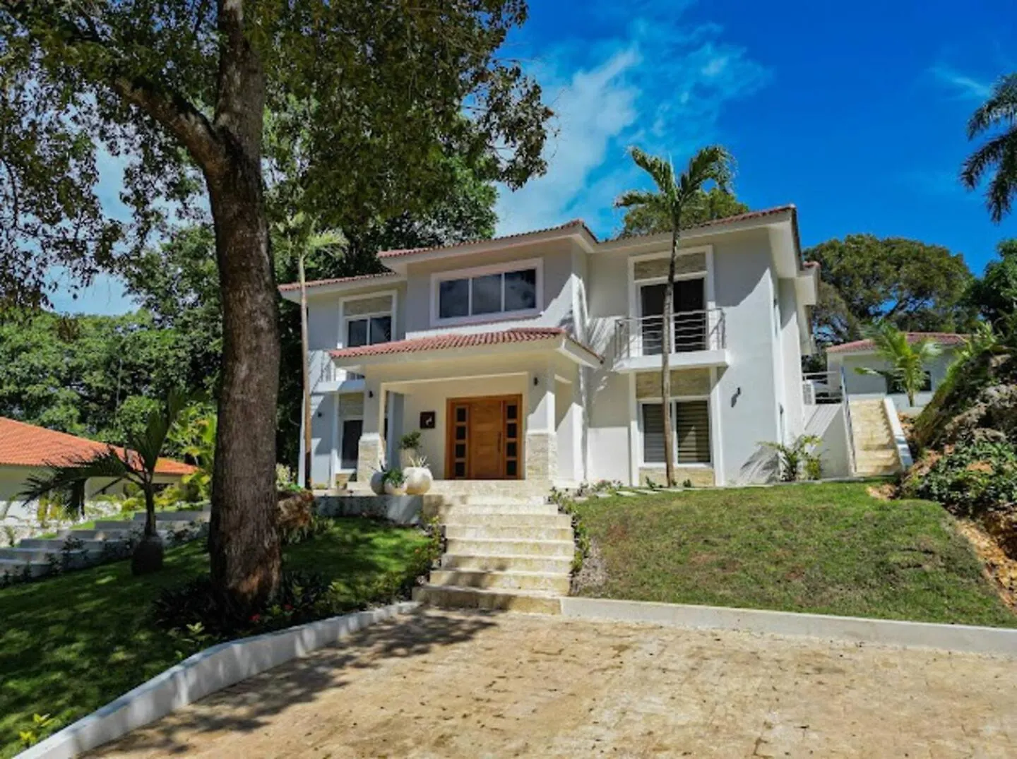 Modern 6 Bedroom Villa With Hot Tub Sosua