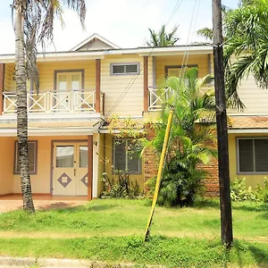 Flukers Suites Apartment